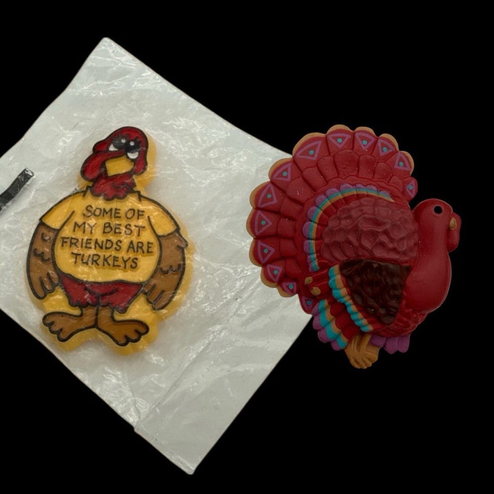 Vintage Hallmark -NWT- Vintage 1981 Turkey Pin and Hallmark Realistic Turkey